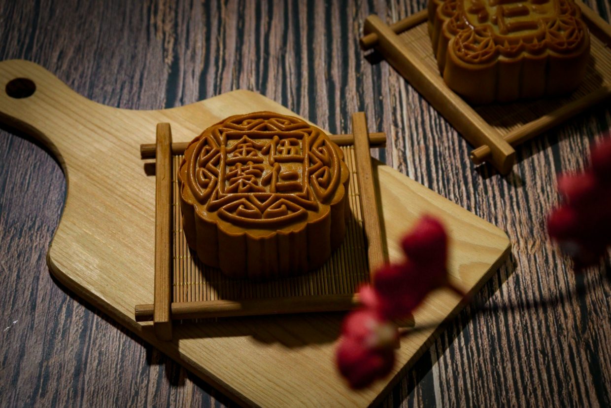 Mooncake by Elaine-Kong-unsplash