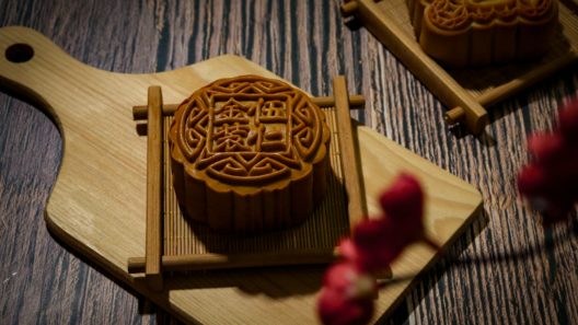 Mooncake by Elaine-Kong-unsplash