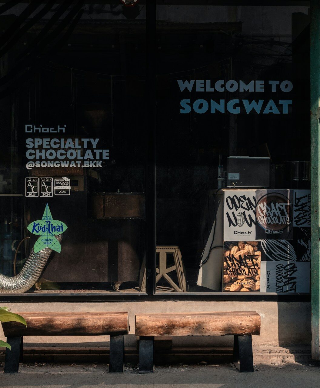 Songwat Road - By Jiraroad1-unsplash